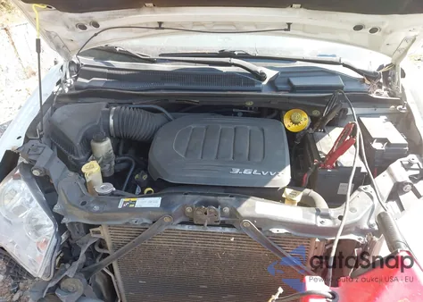 2015 Chrysler Town & Country Touring-L из США, поврежденный, VIN 2C4RC1CG4FR600984